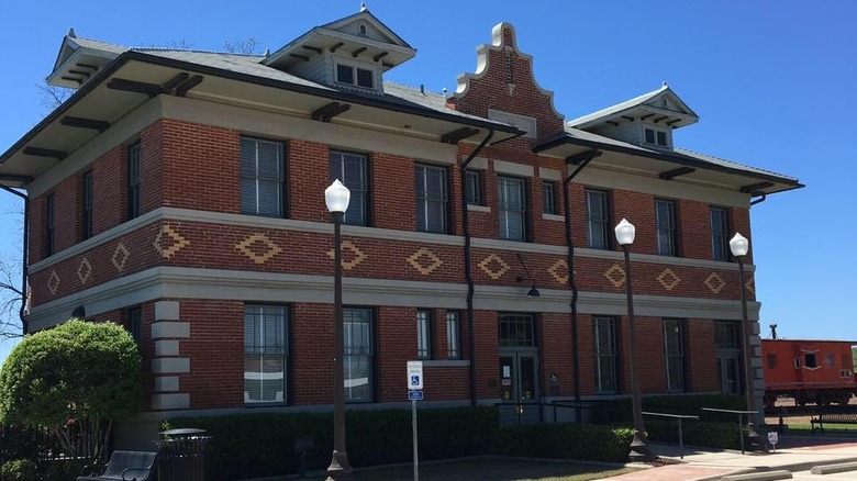 Exterior of Baird Texas & Pacific Railroad Depot Museum