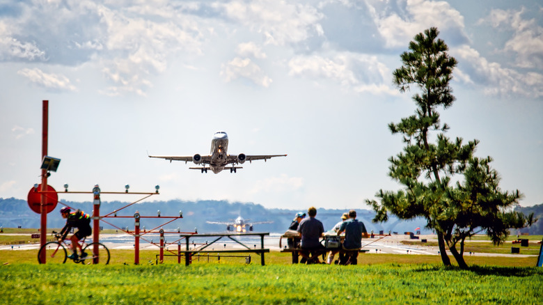 airplane over Gravelly Point Park