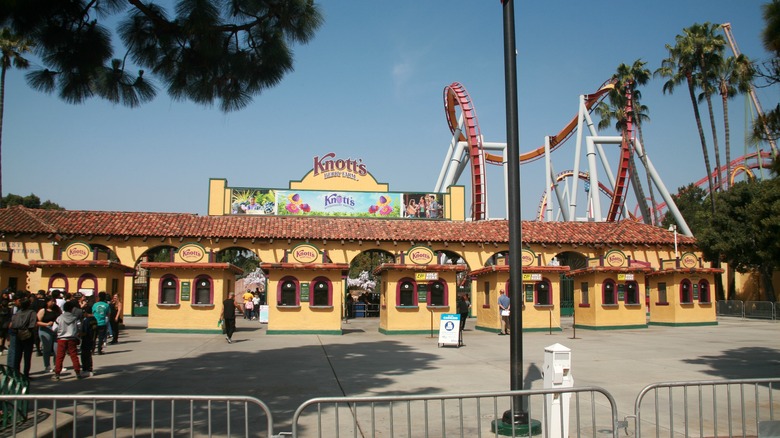 Knott's Berry Farm entrance