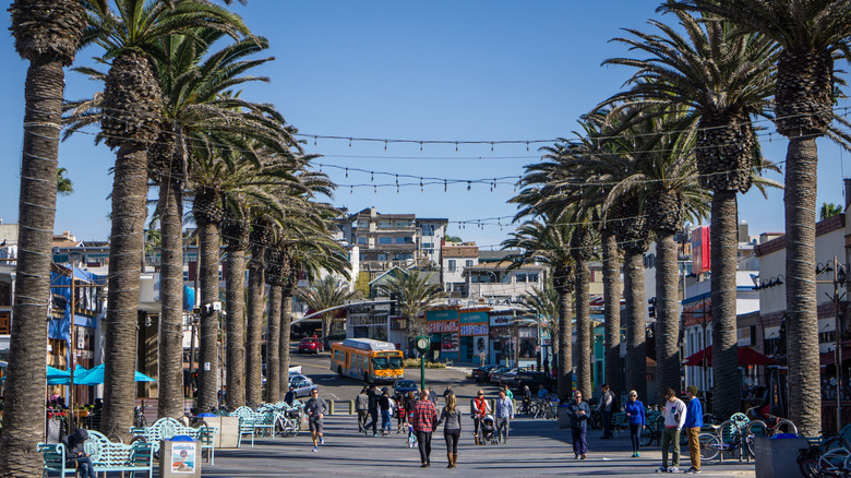 downtown Hermosa Beach