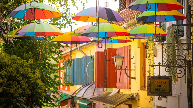 colorful street scenery in Szentendre