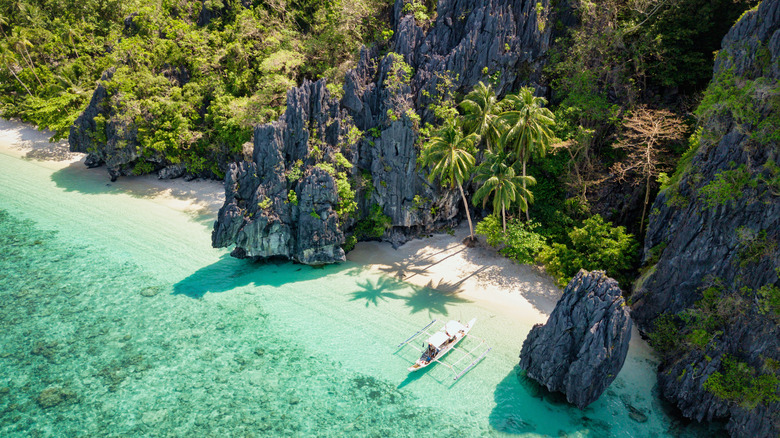 Entalula Beach near El Nido.