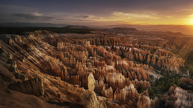 Sunrise from Inspiration Point at Bryce Canyon National Park