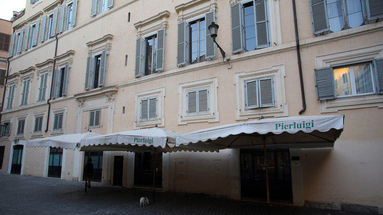 Pierluigi restaurant exterior rome