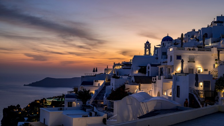 Sunset at the picturesque village of Imerovigli.