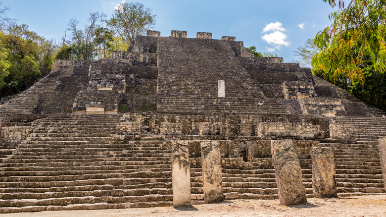 Structure 2, Calakmul