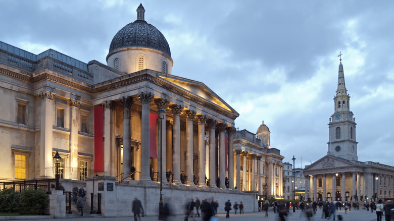 London's National Gallery and Trafalgar Square on a cloudy day