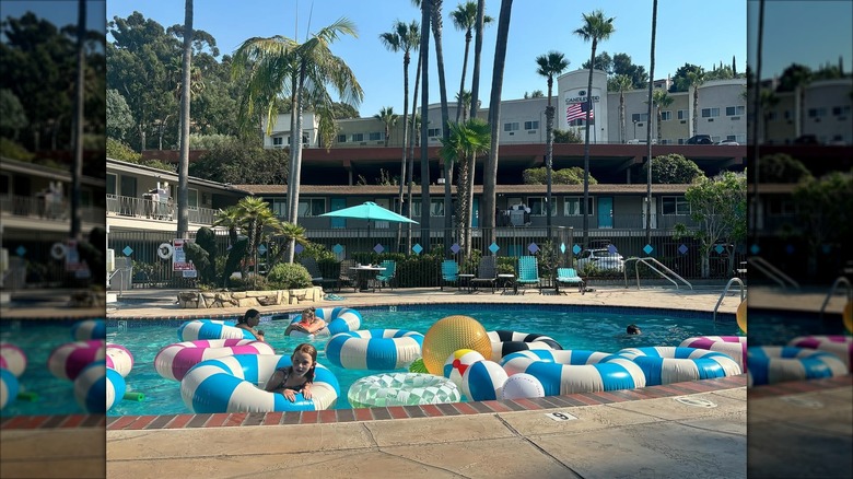 The pool area at Kings Inn San Diego