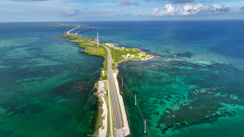 An overhead view of several of the islands that make up the Florida Keys