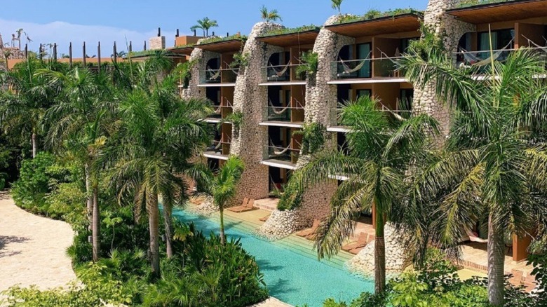 Swim-up rooms at Xcaret Arte