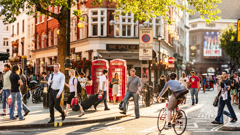 People making their way around London