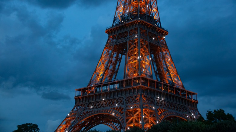 Sparkling lights on Eiffel Tower