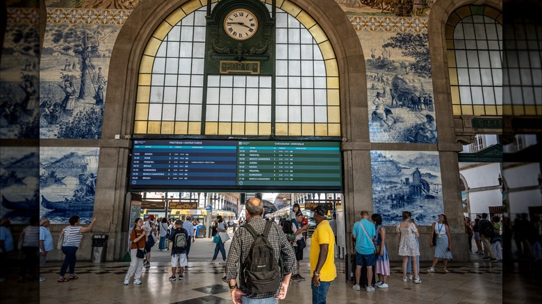 Sao Bento train station