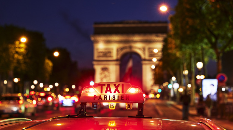 Taxi sign and Arc du Triomph