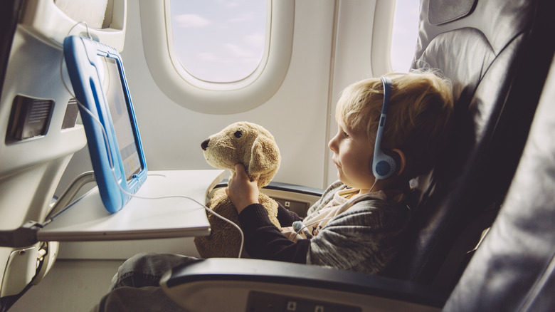 kid watching device on flight