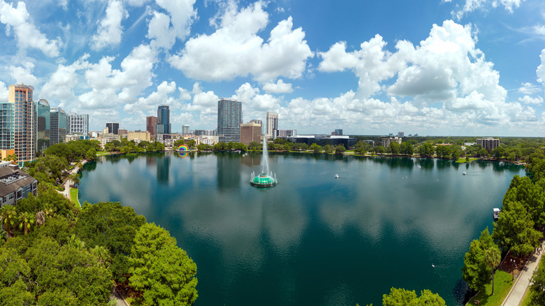 Panoramic view of Lake Eola in Orlando