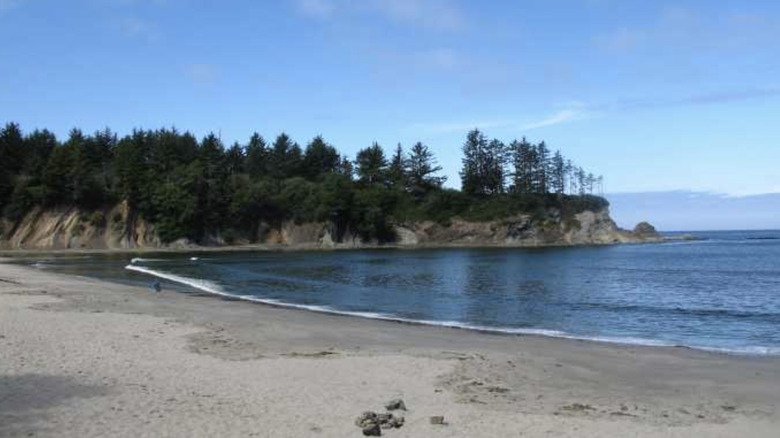 The cliffs near Sunset Beach in Oregon