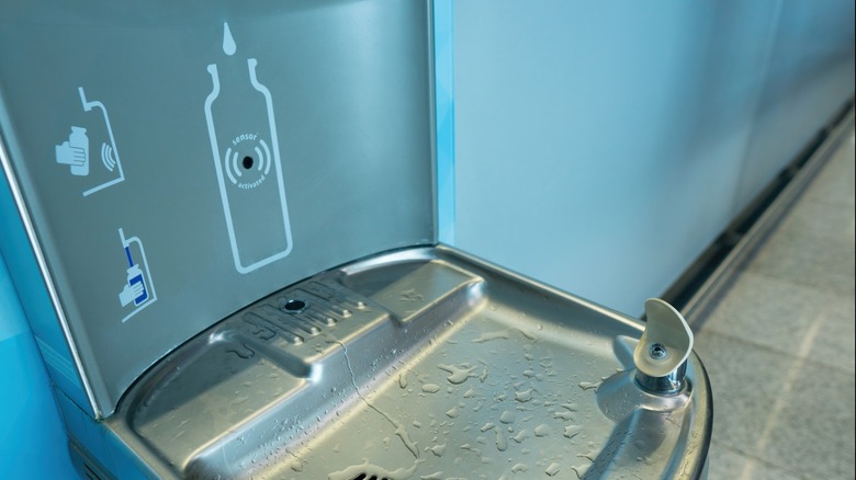 airport water bottle refill and drinking fountain station