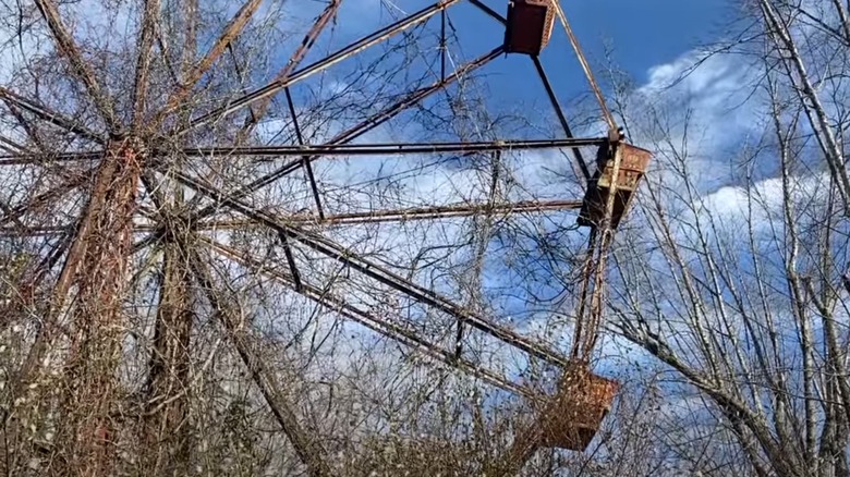 Rusted Lake Shawnee Ferris Wheel