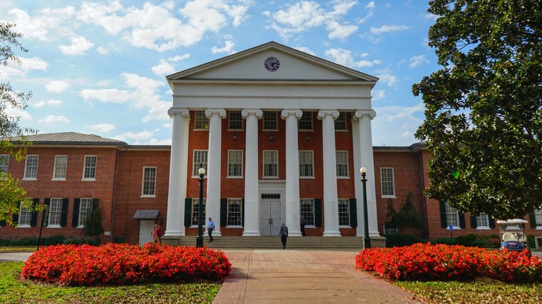 The Lyceum of the University of Mississippi on a sunny day