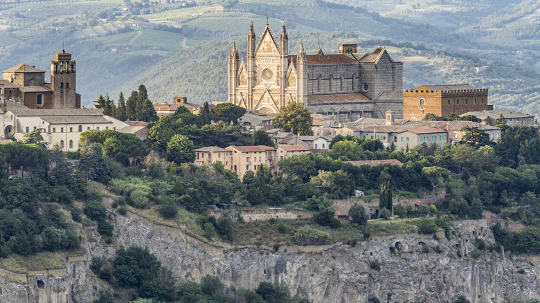 Duomo at center of Orvieto