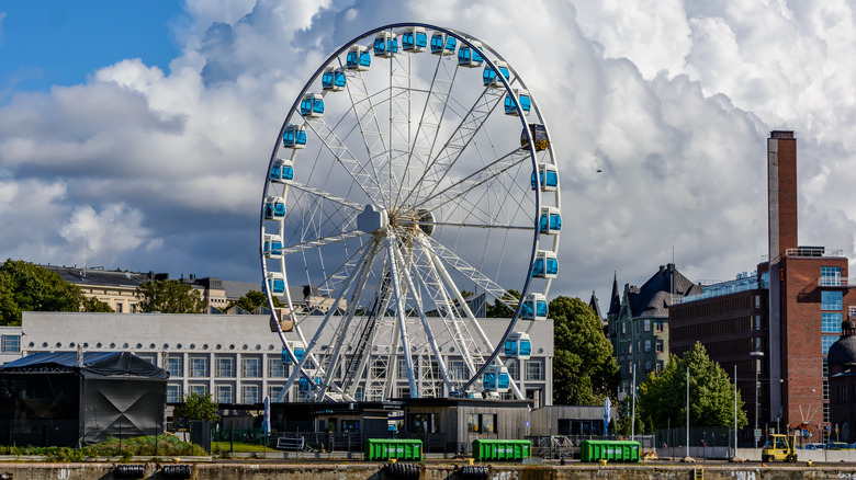 View of SkyWheel on a overcast day.