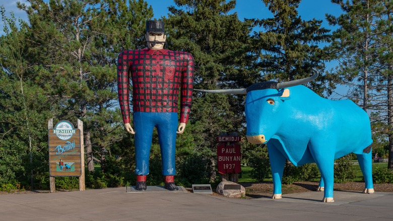 Bemidji Paul Bunyan and blue ox statue