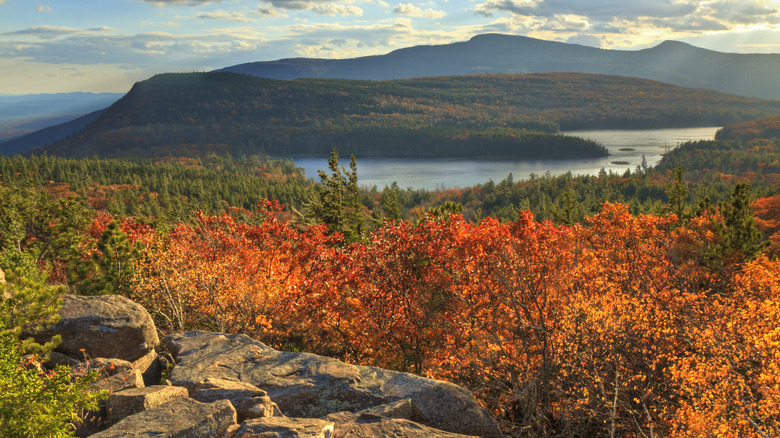 Lookout point in Catskill Mountains in autumn.