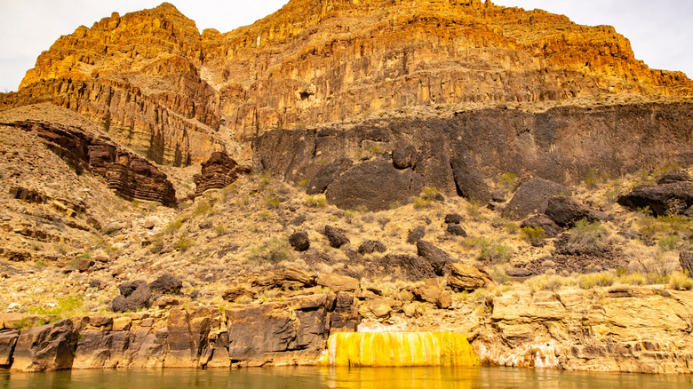 Pumpkin Spring with canyon walls in the Grand Canyon