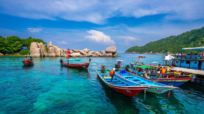 Colorful boats on the turquoise water at Koh Nang Yuan