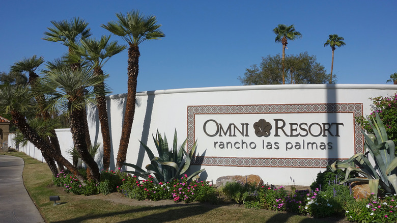 Omni Las Palmas sign