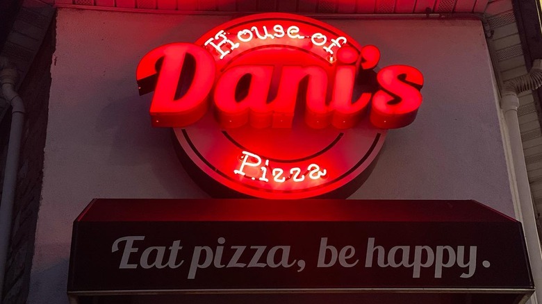 dani's house of pizza sign