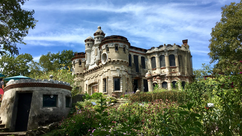 Bannerman Castle ruins overgrown with vegetation