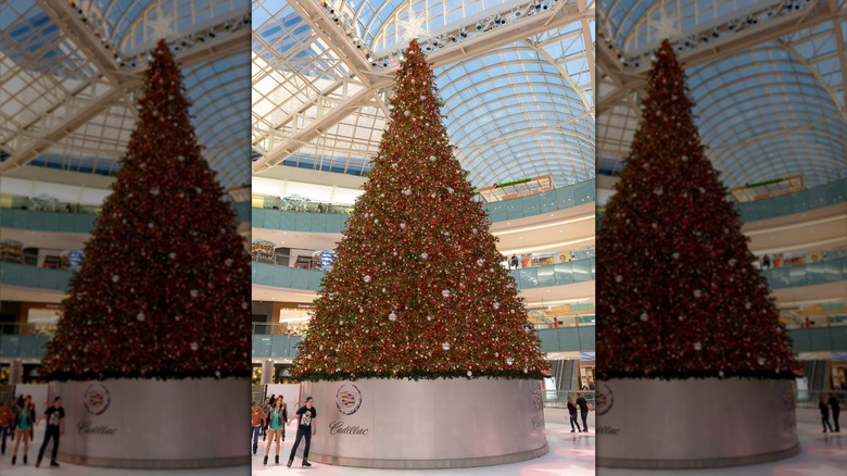 Christmas tree and ice skaters at the Dallas Galleria