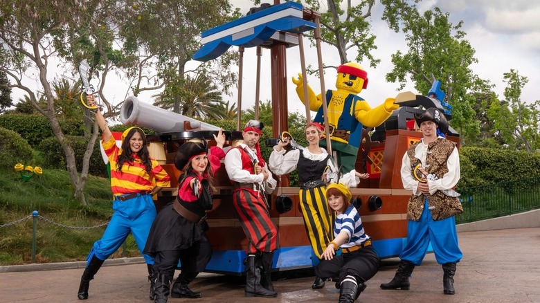 The LEGOLAND pirates and float in the parade