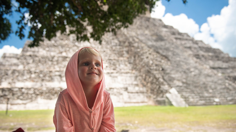 kid next to Chichén Itzá