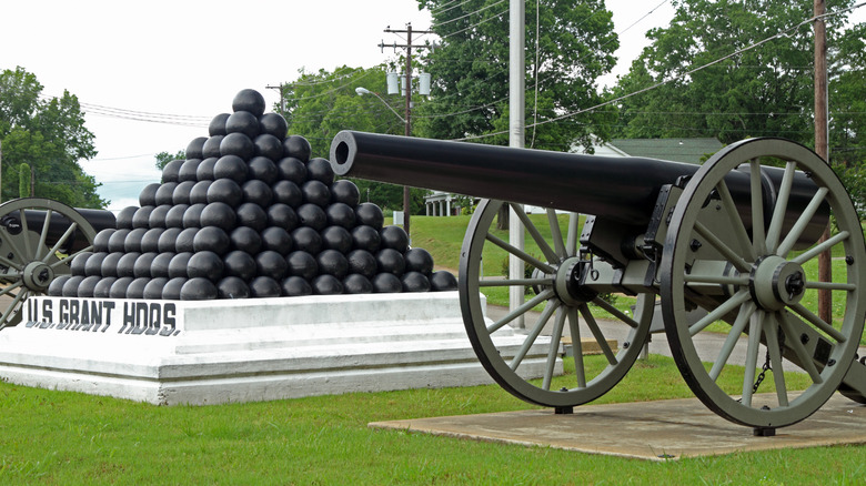 A cannon and artillery at the Ulysses Grant headquarters in Savannah, Tennessee