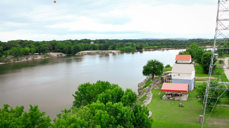 Savannah, Tennesee, along the Tennessee River surrounded by green foliage