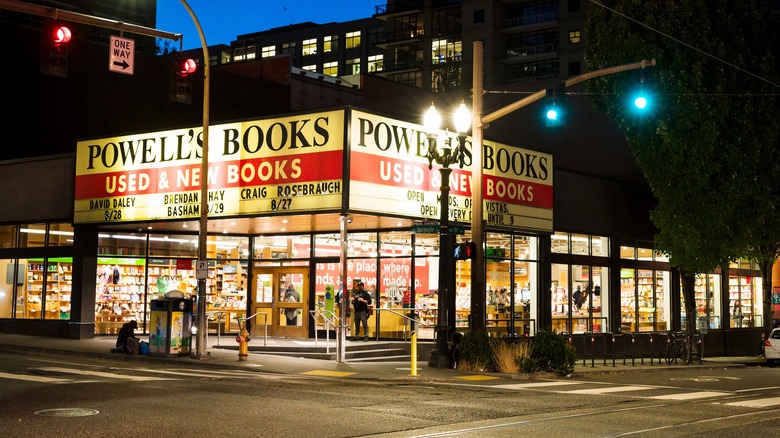 panoramic view of powells bookstore