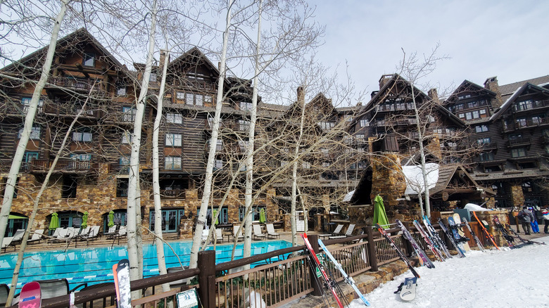 Mountain lodge with swimming pool