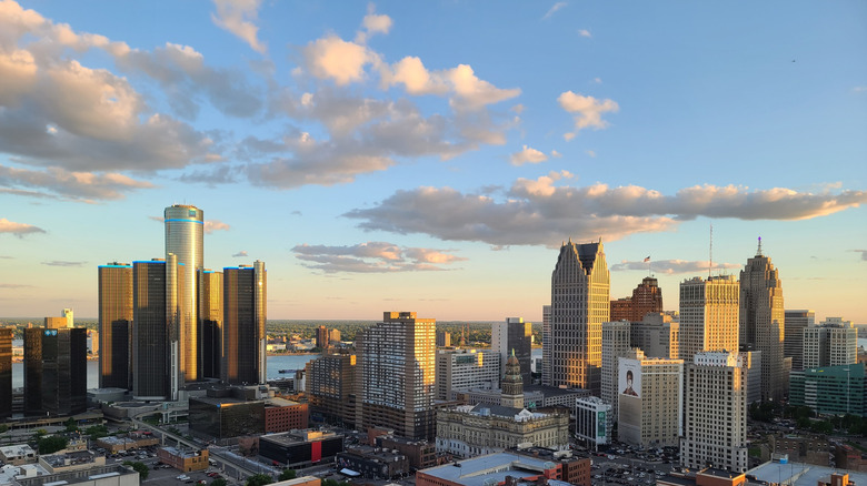 sunny detroit skyline