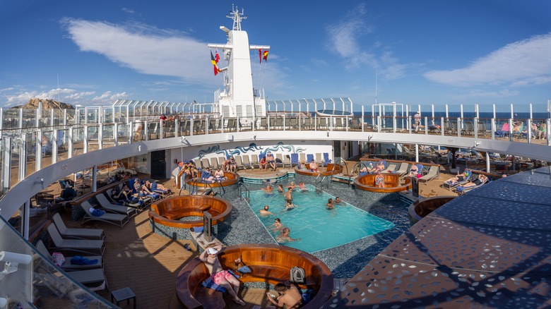 Cruise ship pool