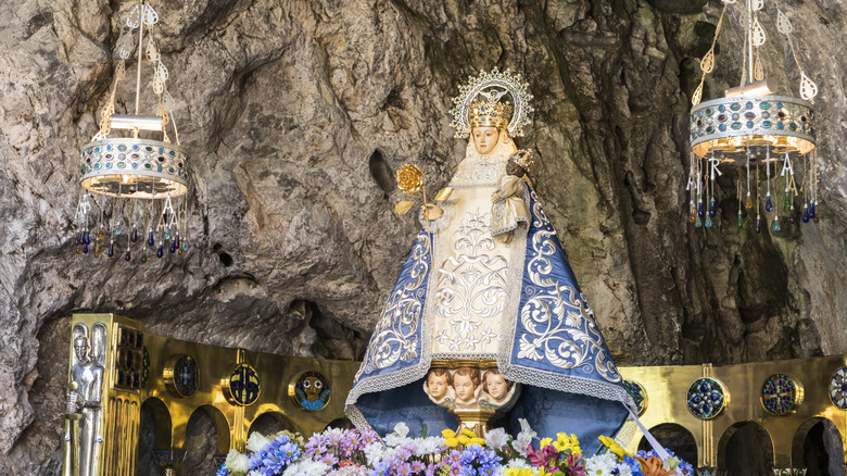 Our Lady of Covadonga crowned inside Mt. Auseva