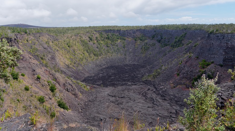 Chain of Craters Road view