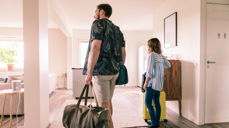 Father and child entering Airbnb