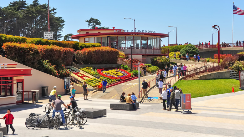 People and Round House Cafe in Golden Gate Bridge Plaza