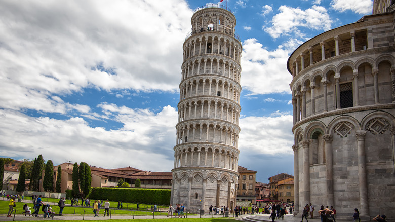 Leaning Tower of Pisa leaning