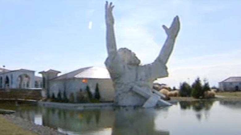 Touchdown Jesus statue, Lebanon, Ohio