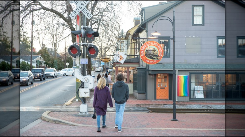 A railroad crossing in New Hope, Pennsylvania 