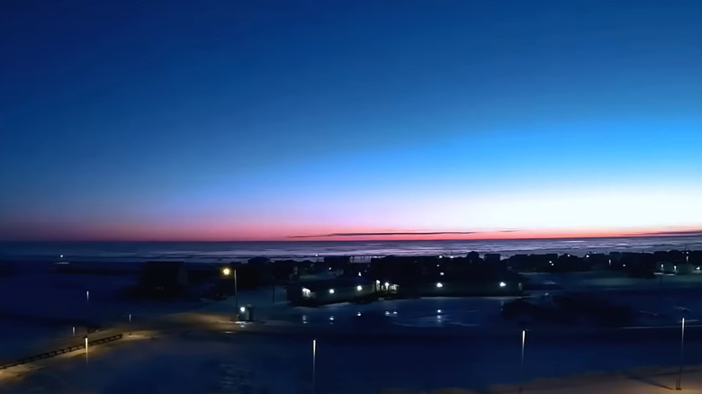 Night falls over Utqiaġvik, Alaska